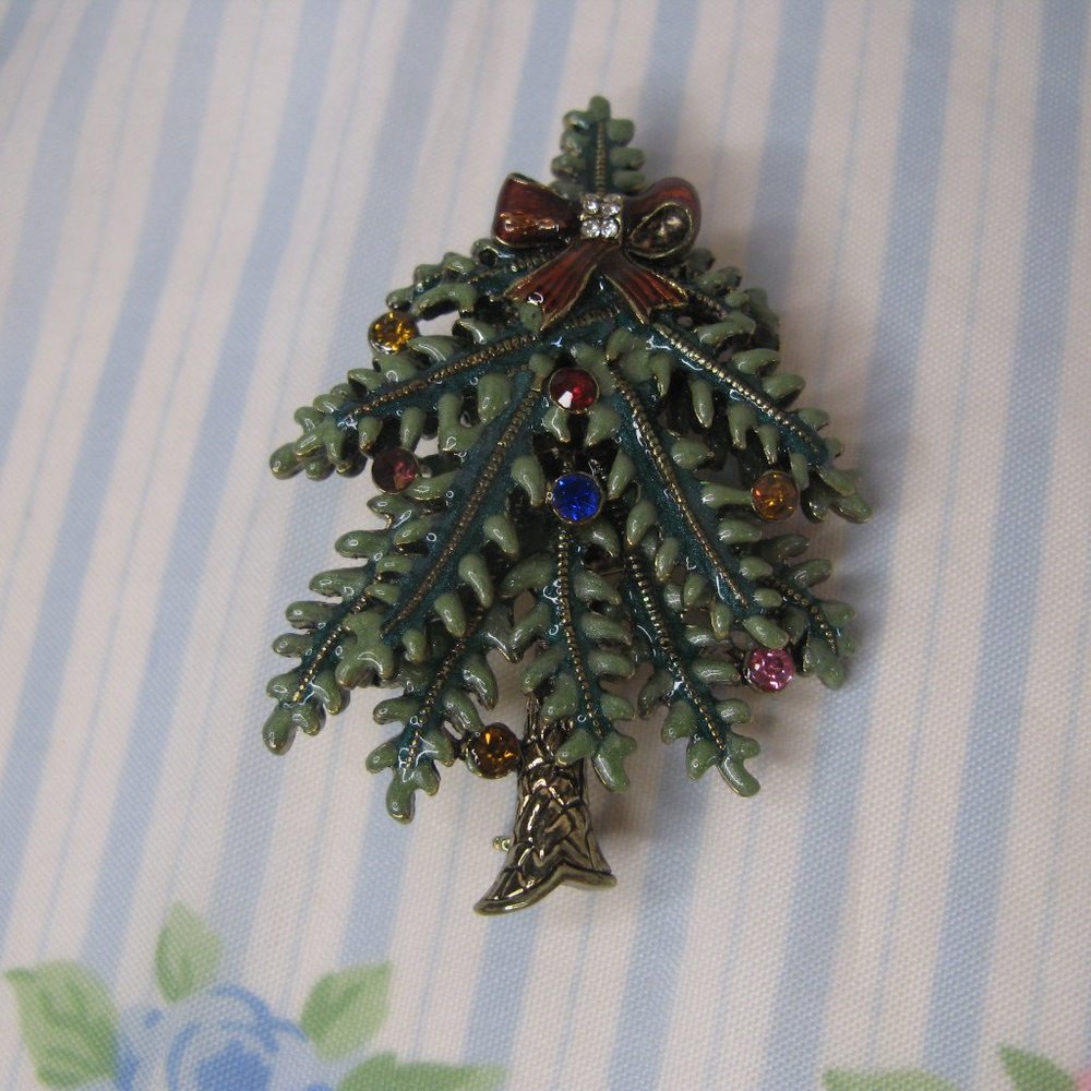 Avon 1st Annual Christmas Tree Brooch 2004